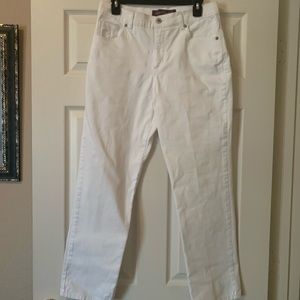 Gloria Vanderbilt white jeans size 10